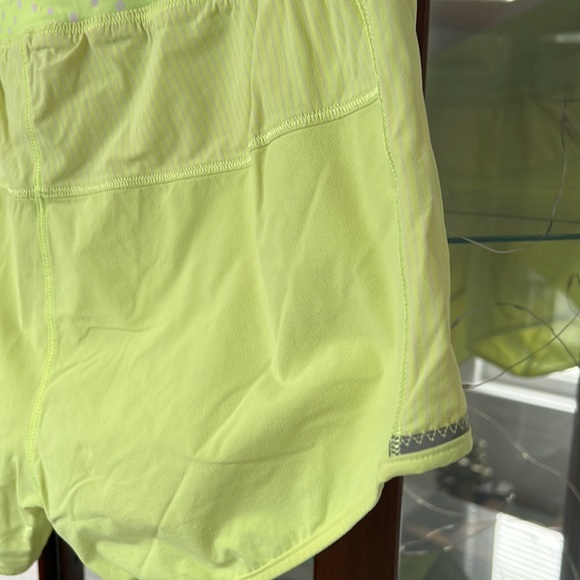 Lululemon Shorts Size 2 - Picture 7 of 12